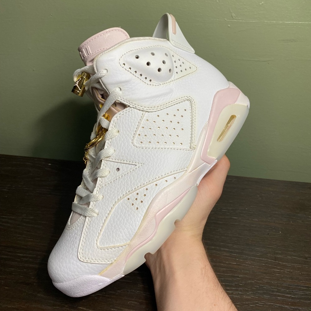 Jordan 6 retro “gold hoops” size 8 men